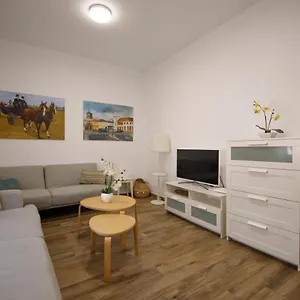 Rentalsevilla Luminoso Apartamento En El Centro Apartamento